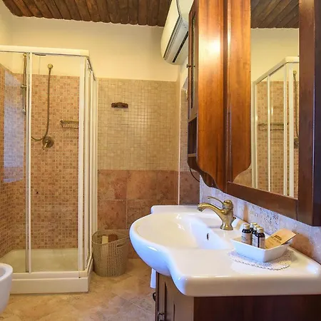 3 Bedroom Amazing In Dom wakacyjny Laureana Cilento